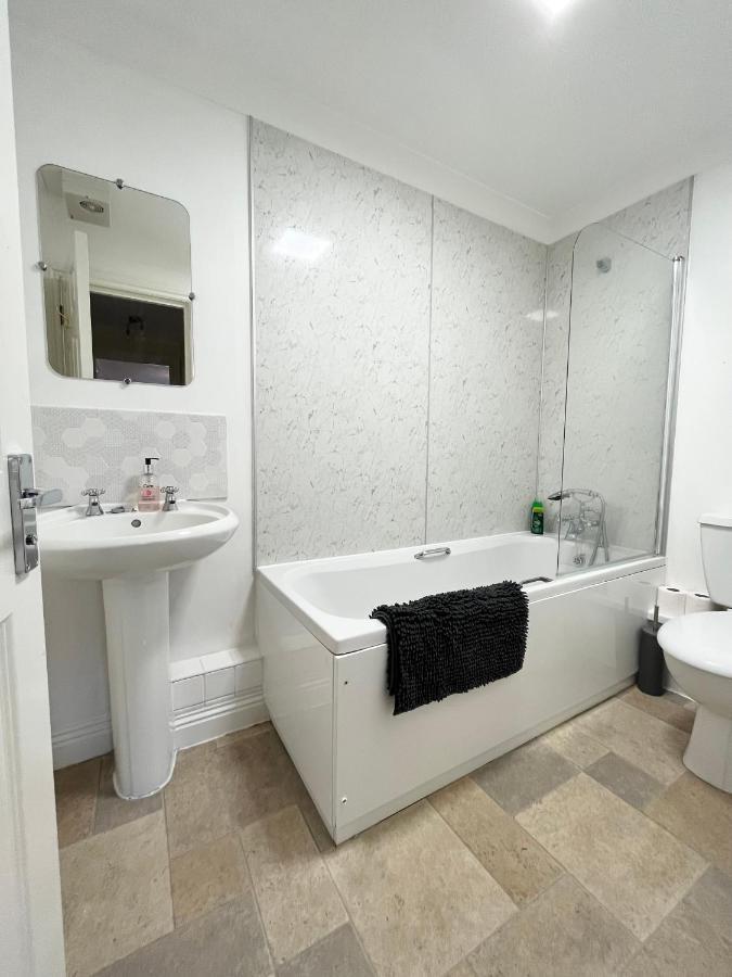 Archers 2 Bedrooms, Balcony, 2 Bathrooms, Free Parking, Wifi Саутгемптон Экстерьер фото